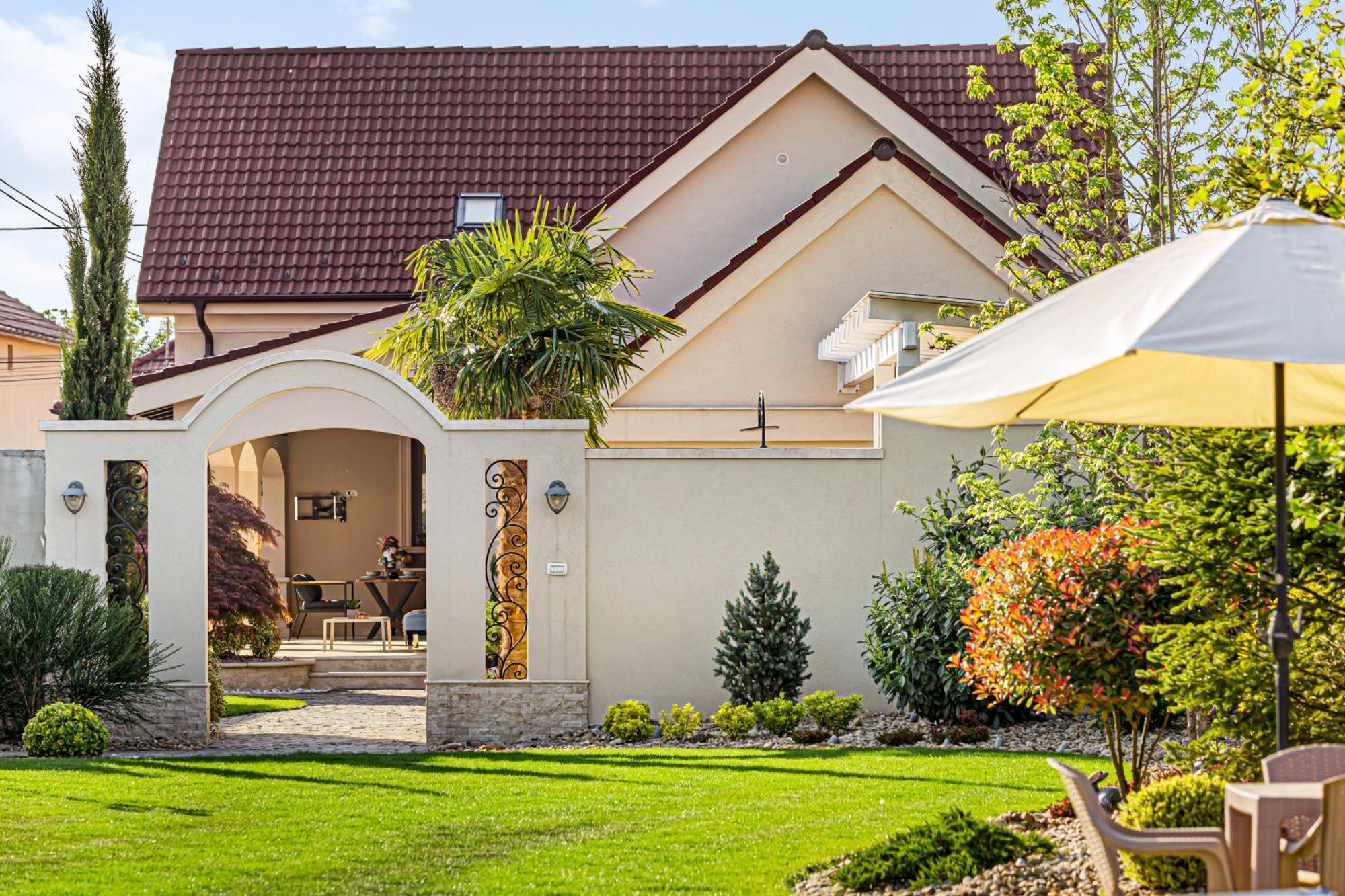 Sika Royal Garden & Spa Central Apartment Arad Exterior foto